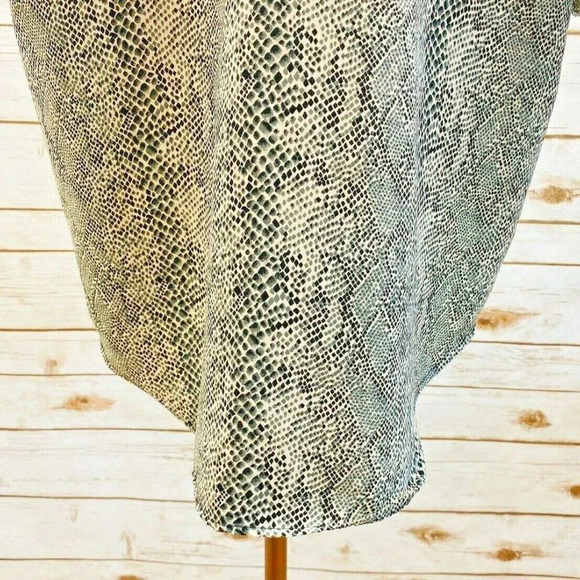 IMPRESSIONS Women Short Sleeve Button Down Collared Animal Print Shirt Sz Large - Picture 9 of 12